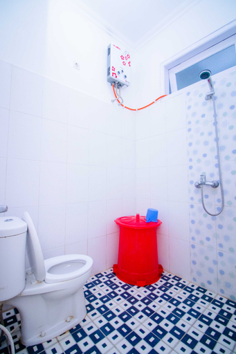 Bathroom 2, Aria Private Pool & Karaoke, Malang