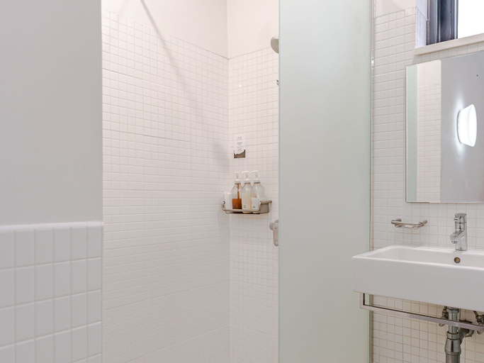 Bathroom 10