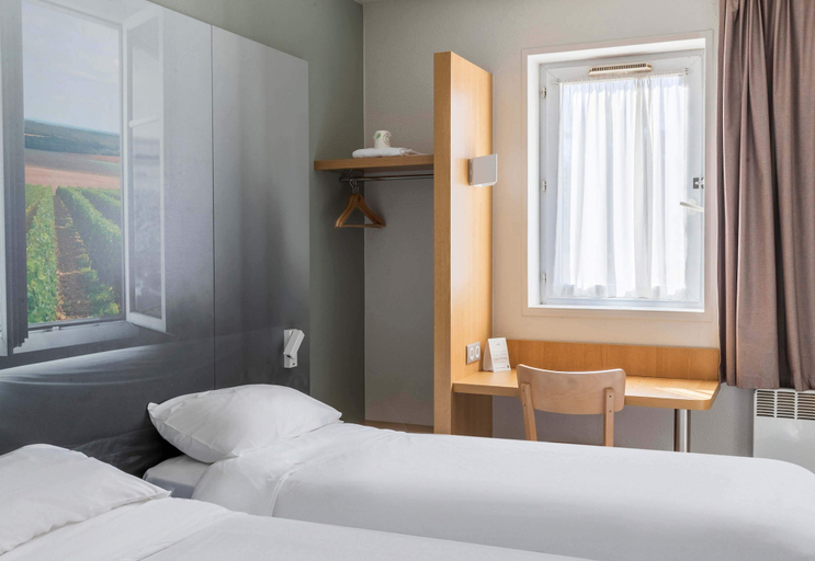 Bedroom 4, B&B HOTEL Bourges (1), Cher