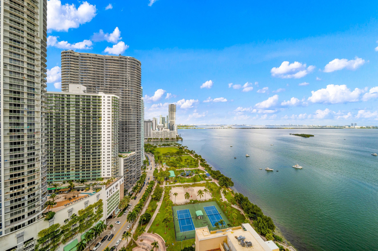 Exterior & Views 2, Serene and Modern Apartment Centrally Located, Miami-Dade