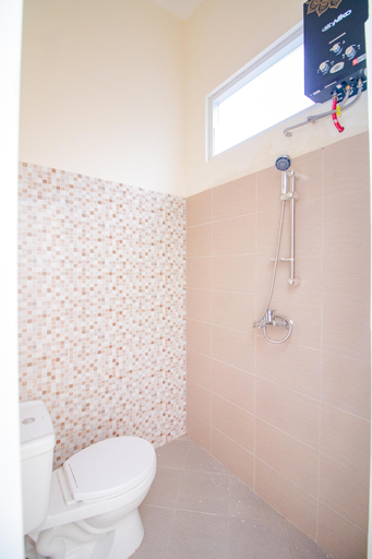 Bathroom, Villa Mulyo E4, Malang