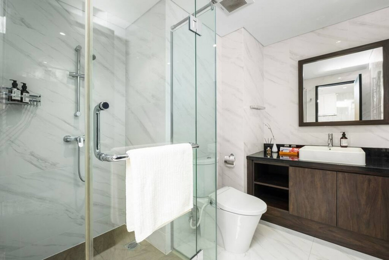 Bathroom 5, Carrara by Kozystay, South Tangerang