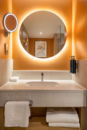 Bathroom 5, DoubleTree by Hilton Bristol North, South Gloucestershire