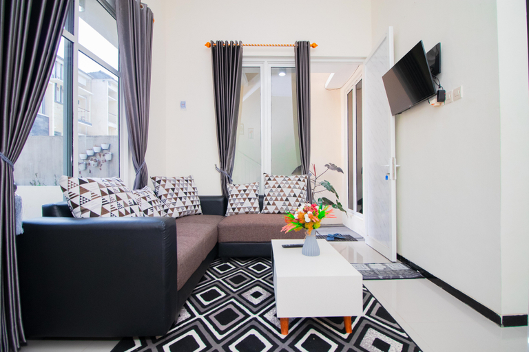 Others 5, Villa Cordoba D11, Malang