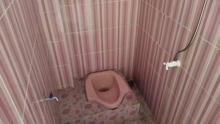 Bathroom 5, Homestay Tentrem Simpang Lima, Pati