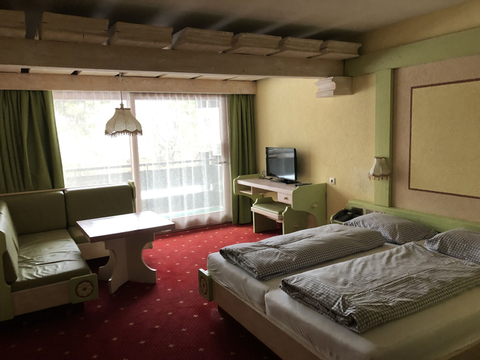 Bedroom 2, Das Kronenhotel, Innsbruck Land