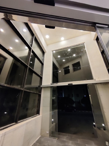 Others 4, luxury room (43)m near downtown and all services, Amman
