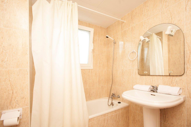 Bathroom 4, Calas II, Tarragona