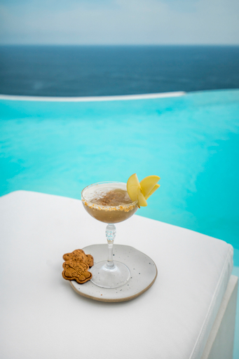 Food & Drinks