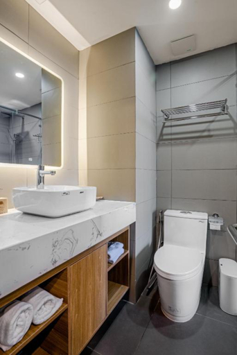 Bathroom 4, Le Cap Hotel & Apartment , Da Nang