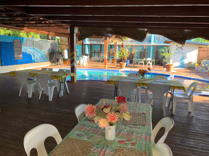 Food & Drinks, Alec's Hotel, Vaimauga West