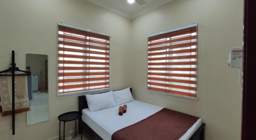MUSLlM ONLY Wifi 3 Room with 2 aircond Menanti Village Homestay, Kota Setar