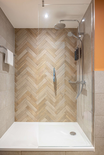 Bathroom 5, DoubleTree by Hilton Bristol North, South Gloucestershire
