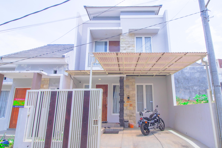 Exterior & Views, Villa Sista D2, Malang