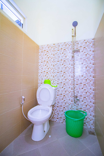 Bathroom 2, Villa Cordoba A5 Balcony and Karaoke, Malang