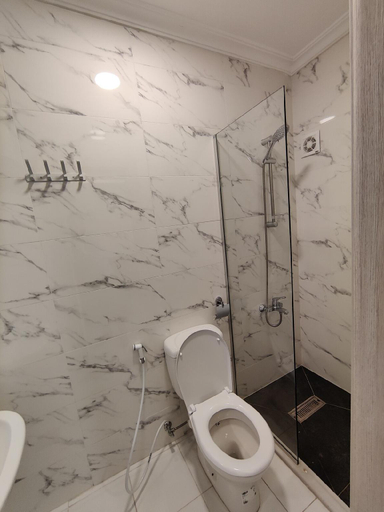 Bathroom 3, luxury room (43)m near downtown and all services, Amman