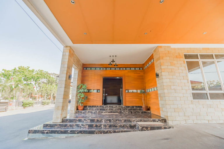 Exterior & Views 2, RedDoorz Resort Premium @ Sangkan Hurip Kuningan, Kuningan