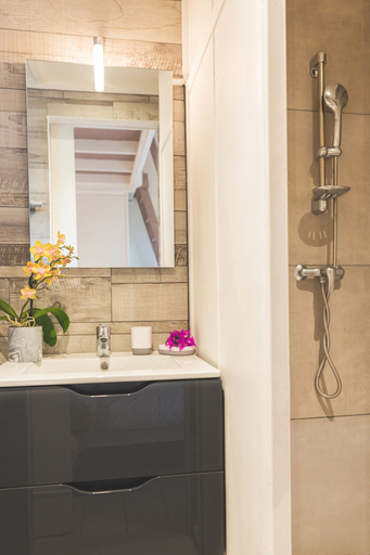 Bathroom 5, Ilet du Lagon, Saint-Paul