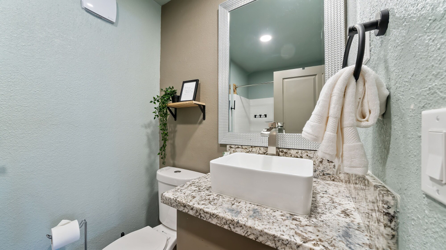 Bathroom 4, Blue Jay Lodge, El Dorado