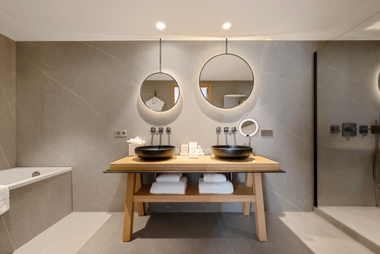 Bathroom 4, Château de la Gaude - Relais & Châteaux, Bouches-du-Rhône