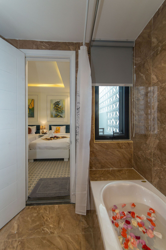 Bathroom 5, Hoang Trinh Hotel, Da Nang