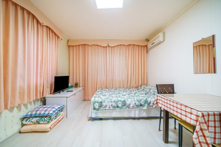 Bedroom 2, Yangyang Seorakdaemunteo Pension, Yangyang