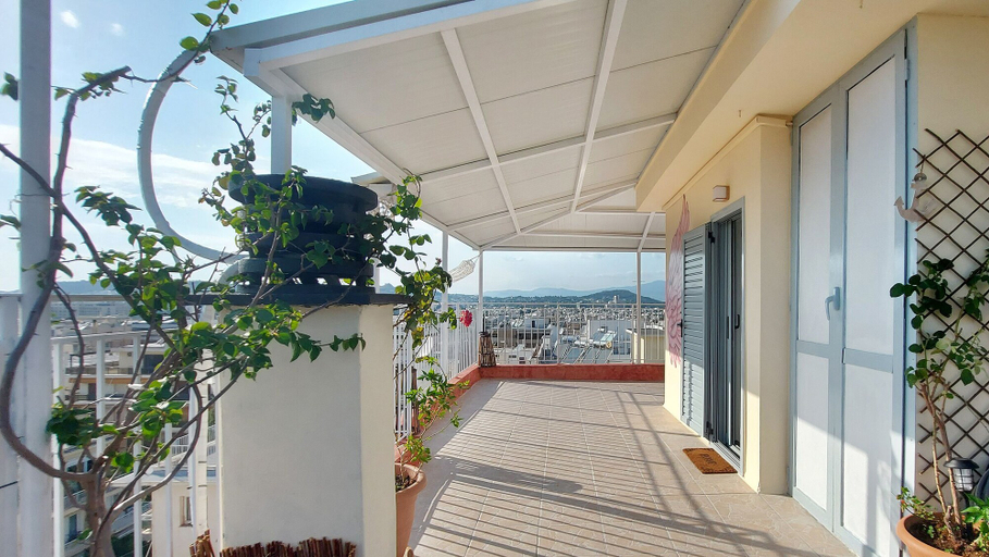 Others 2, A bright and relaxing penthouse, Attica
