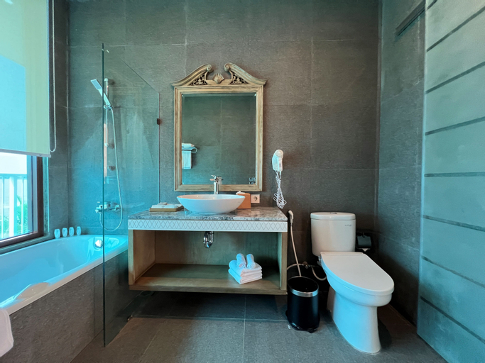 Bathroom 7