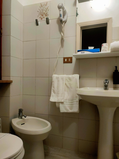 Bathroom 3, Hotel Il Boschetto, Pistoia