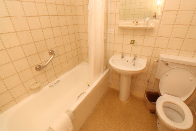 Bathroom 5, The Esplanade Hotel, North Yorkshire