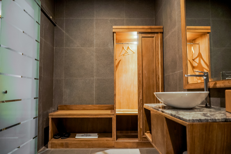 Bathroom 4