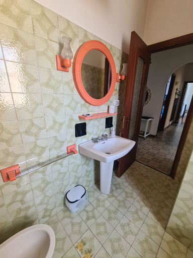 Bathroom 2, Scel, Genova