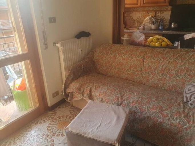 Living area 3, CLOSE TO GOLF COURT FLAT, Genova