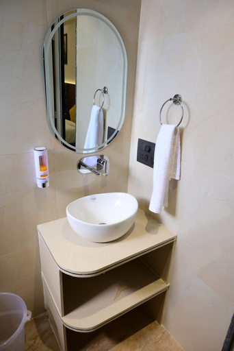 Bathroom 3, Hotel Palash, Gautam Buddha Nagar