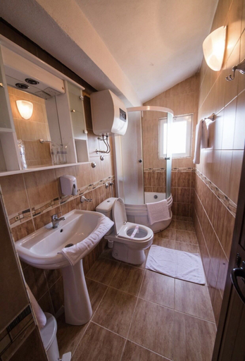 Bathroom 2, Ideall Garni