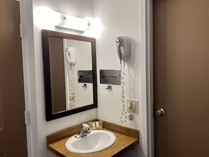 Bathroom 3, Travelodge by Wyndham Hershey, Dauphin