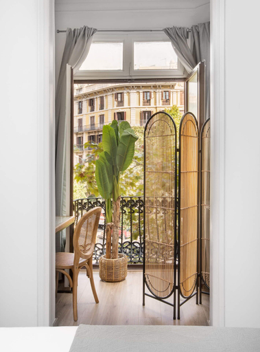 Others 3, La Maison de Barcelone, Barcelona