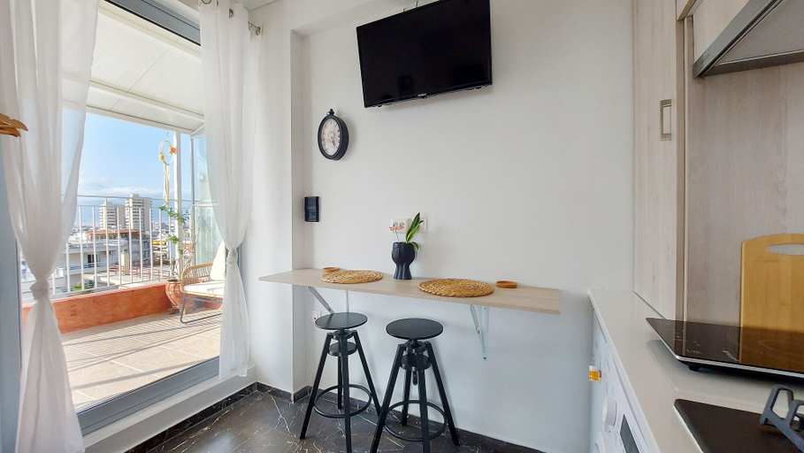 Others 3, A bright and relaxing penthouse, Attica