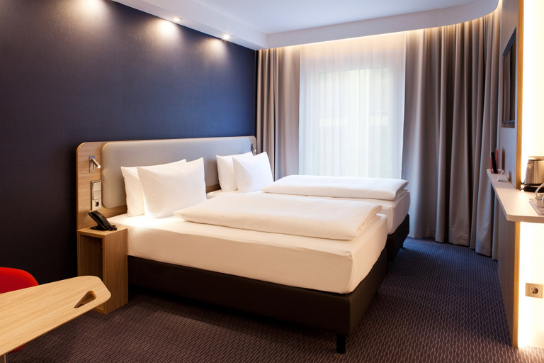 Bedroom 5, Holiday Inn Express MUNICH - OLYMPIAPARK by IHG, München