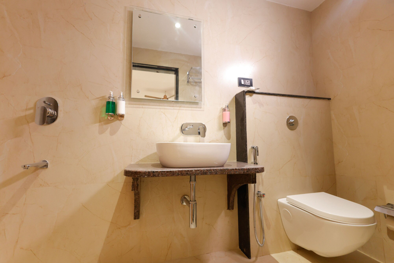 Bathroom 3, Hotel Sarc Inn, Varanasi