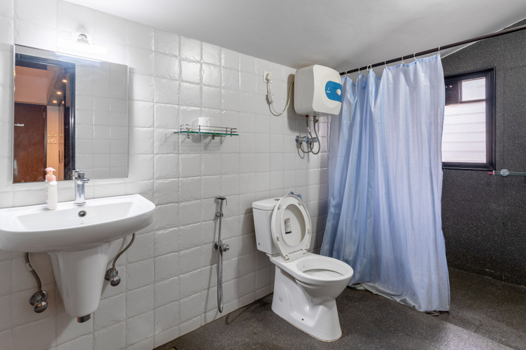 Bathroom, Suchi's villa, South Goa