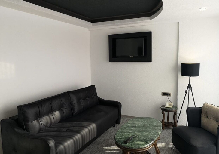 Others 5, Ideall Garni