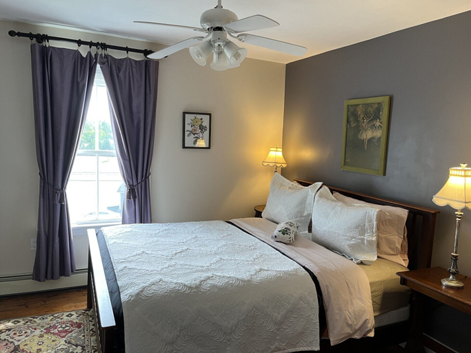 Bedroom 4, Surfside Inn, Halifax