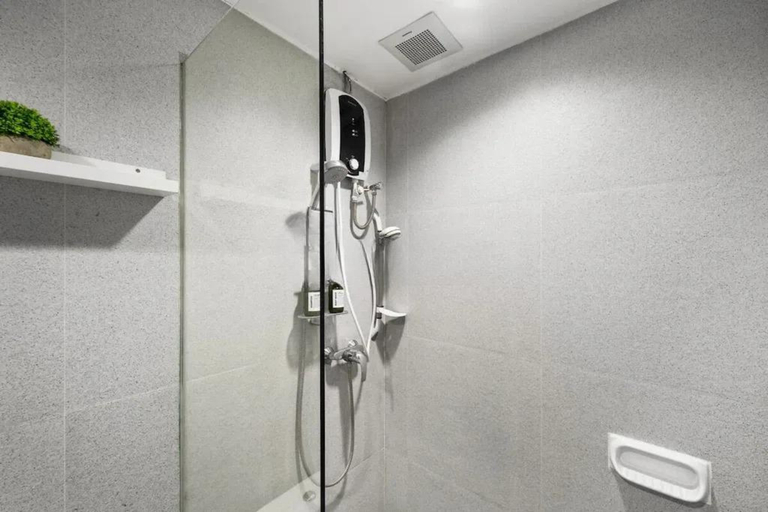 Bathroom 5, Pecan by Kozystay, Central Jakarta