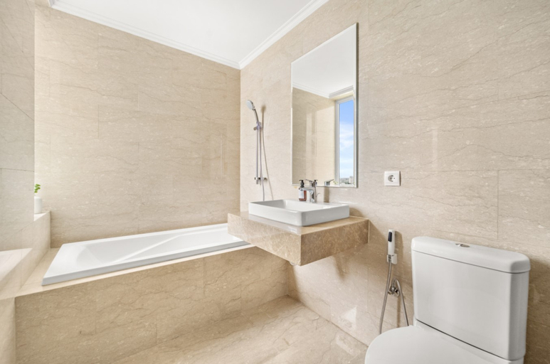 Bathroom 5, Canary by Kozystay, Central Jakarta
