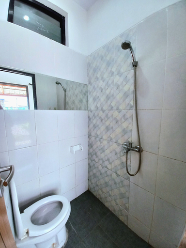 Bathroom 3, Hotel Syariah Kili Suci By Simply Homy, Yogyakarta