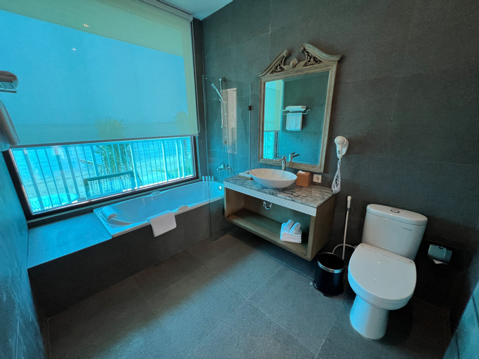 Bathroom 8