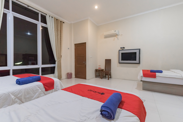 Bedroom 4, RedDoorz Resort Premium @ Sangkan Hurip Kuningan, Kuningan