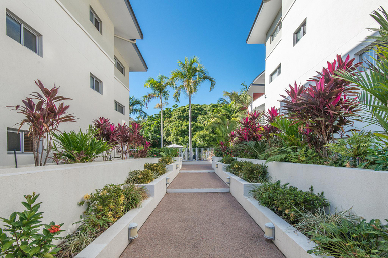 Others 2, Walk to Strand and Ocean - Luxury Gregory Street Apartment, North Ward-Castle Hill