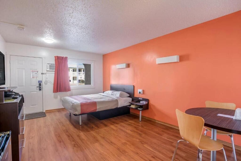 Bedroom 3, Motel Bo (Camrose), Division No. 10